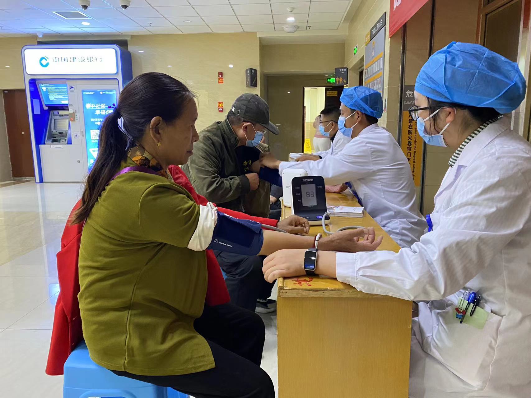 健康生活 理想血压 丽江市人民医院开展全国高血压日义诊活动 (3).jpg