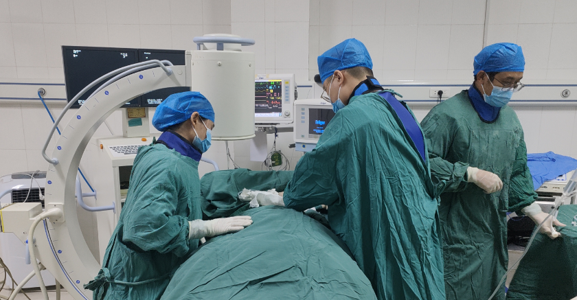 “心”的突破—华坪县中医医院成功开展首例永久心脏双腔起搏器植入术 (1).png