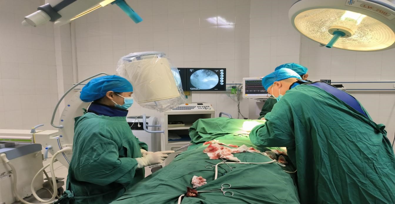 “心”的突破—华坪县中医医院成功开展首例永久心脏双腔起搏器植入术 (2).jpg