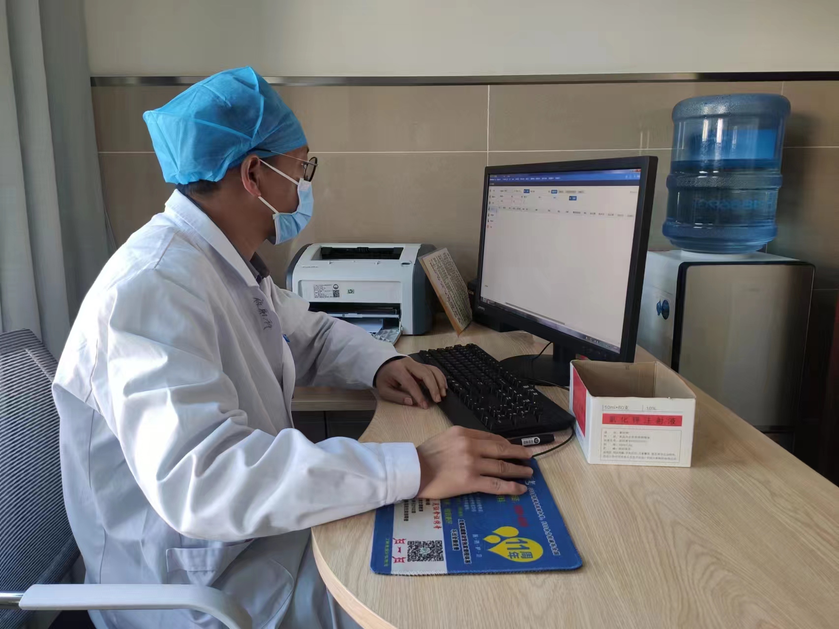 丽江市人民医院肿瘤门诊-肿瘤外周血管介入门诊新开，为居民提供更便捷的肿瘤治疗服务 (2).jpg