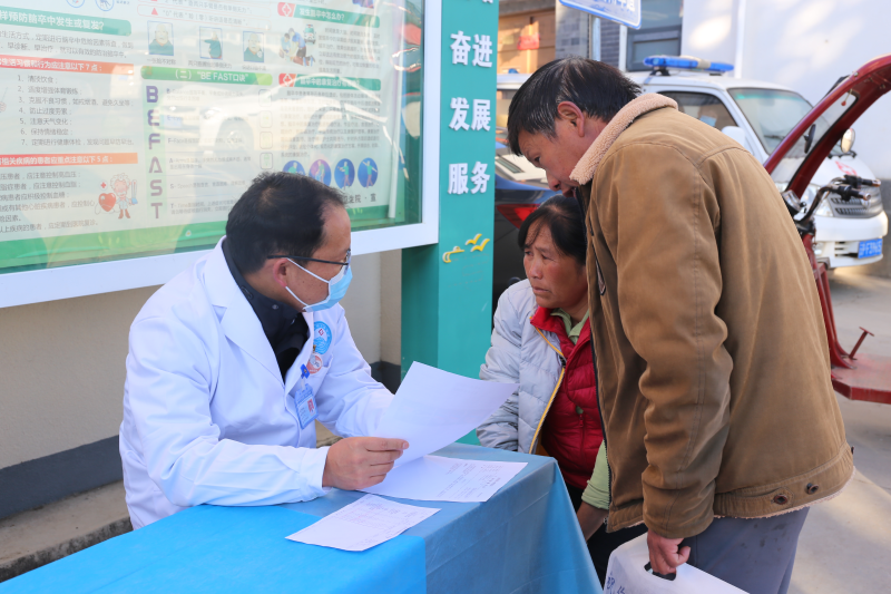 丽江市人民医院专科护士多学科诊疗团队义诊活动顺利举行 (3).png