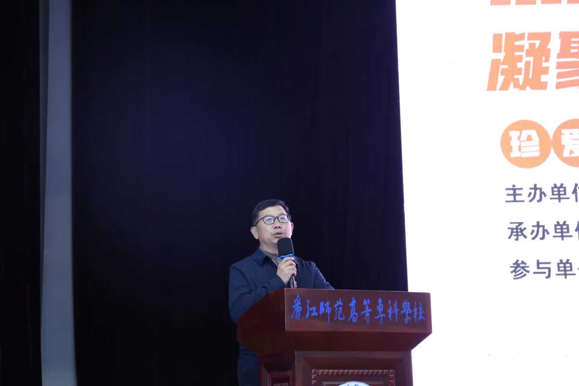 丽江市举办第36个“世界艾滋病日”宣传活动，呼吁凝聚社会力量共抗艾滋病 (3).jpg