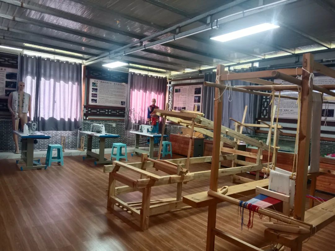 永胜松坪乡建成傈僳族服饰传承基地和非遗展览馆 (3).jpg