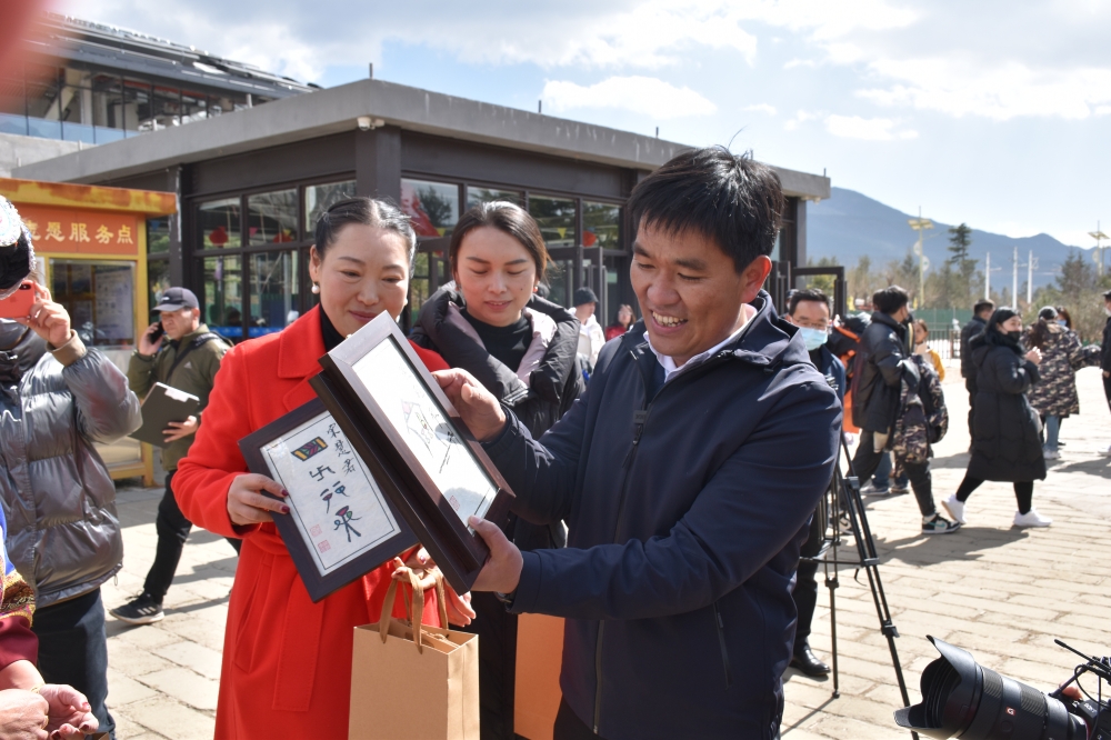 丽江联合假日旅行社招徕省外游客近10万 拟获奖补近50万元 (1).jpg