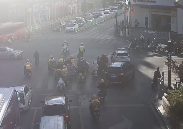 一儿童误食农药 古城交警接力开道 20分钟从关坡送至市医院1.png