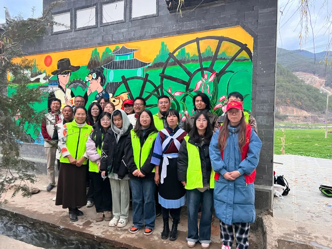 “同心立魂工程”：九三学社丽江市委和学院艺术设计院党总支走进四华村 (3).jpg