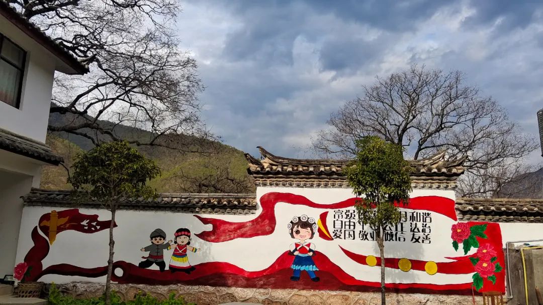 “同心立魂工程”：九三学社丽江市委和学院艺术设计院党总支走进四华村.jpg