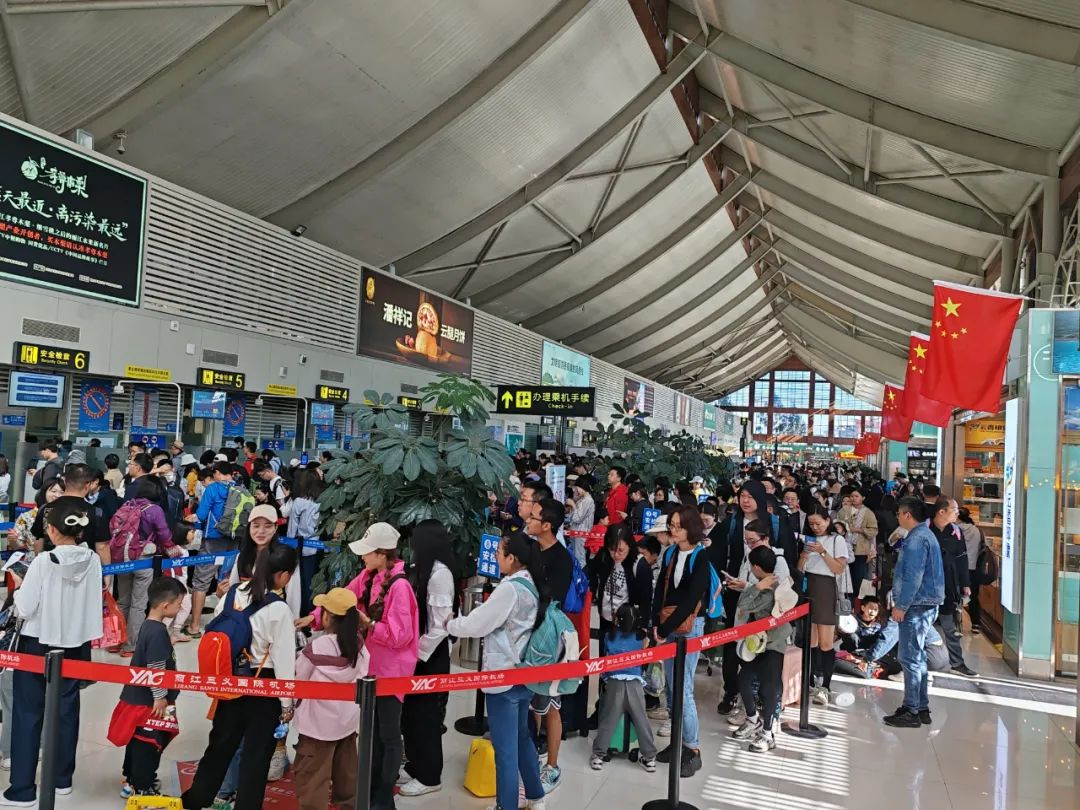 2023年 丽江机场实现旅客吞吐量744万余人次.png