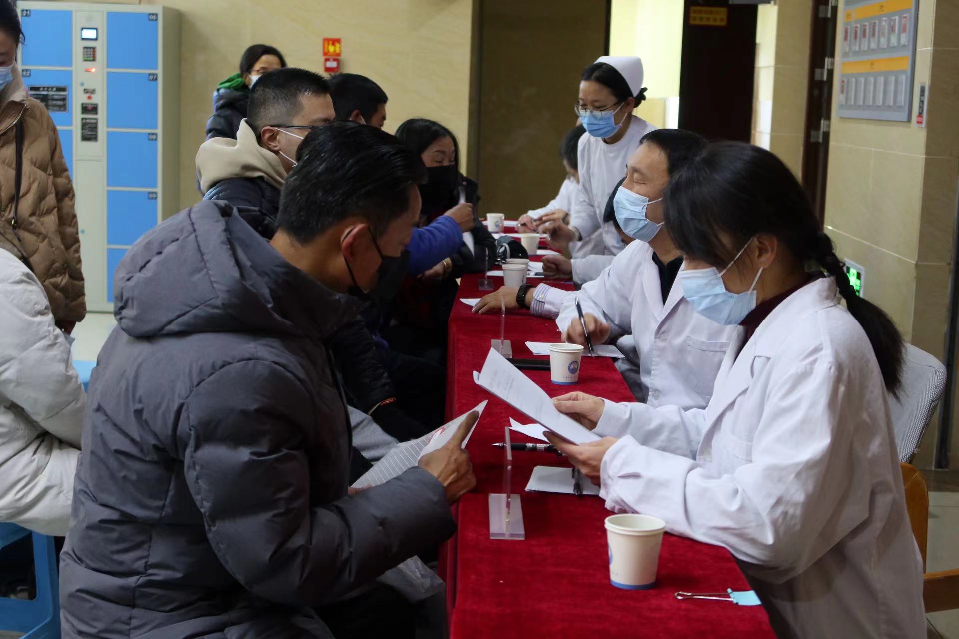 昆明医科大学第二附属医院专家团队在丽江市人民医院举行大型义诊 (3).jpg