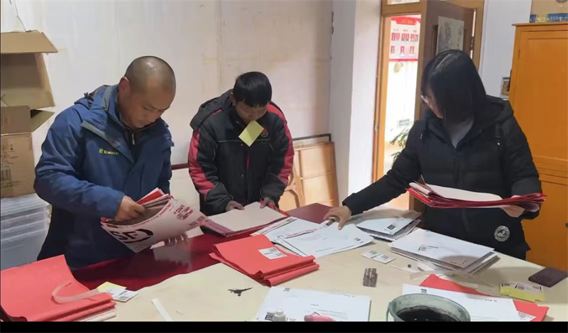 丽江市博物院书写东巴春联送往全国各地博物馆 (1).jpeg