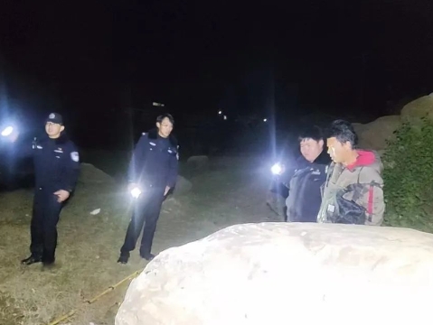永胜警方深夜出击查获一起非法捕捞案件 (1).png