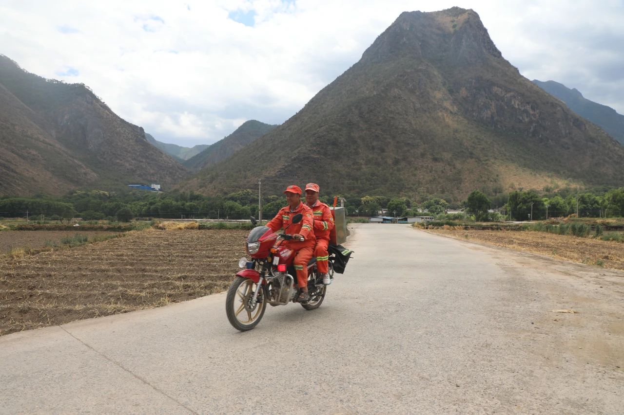 玉龙县因地制宜为村级配备摩托车、初发火处置员，织牢森林草原防灭火网