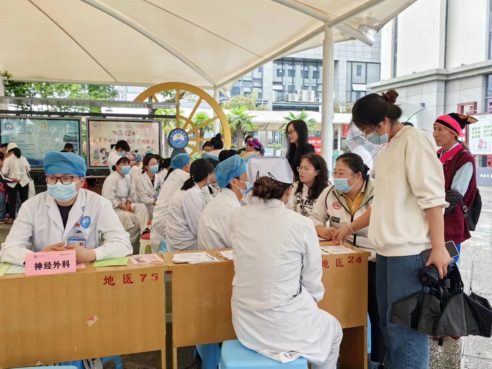 丽江市医院开展专家义诊宣教活动12.jpg
