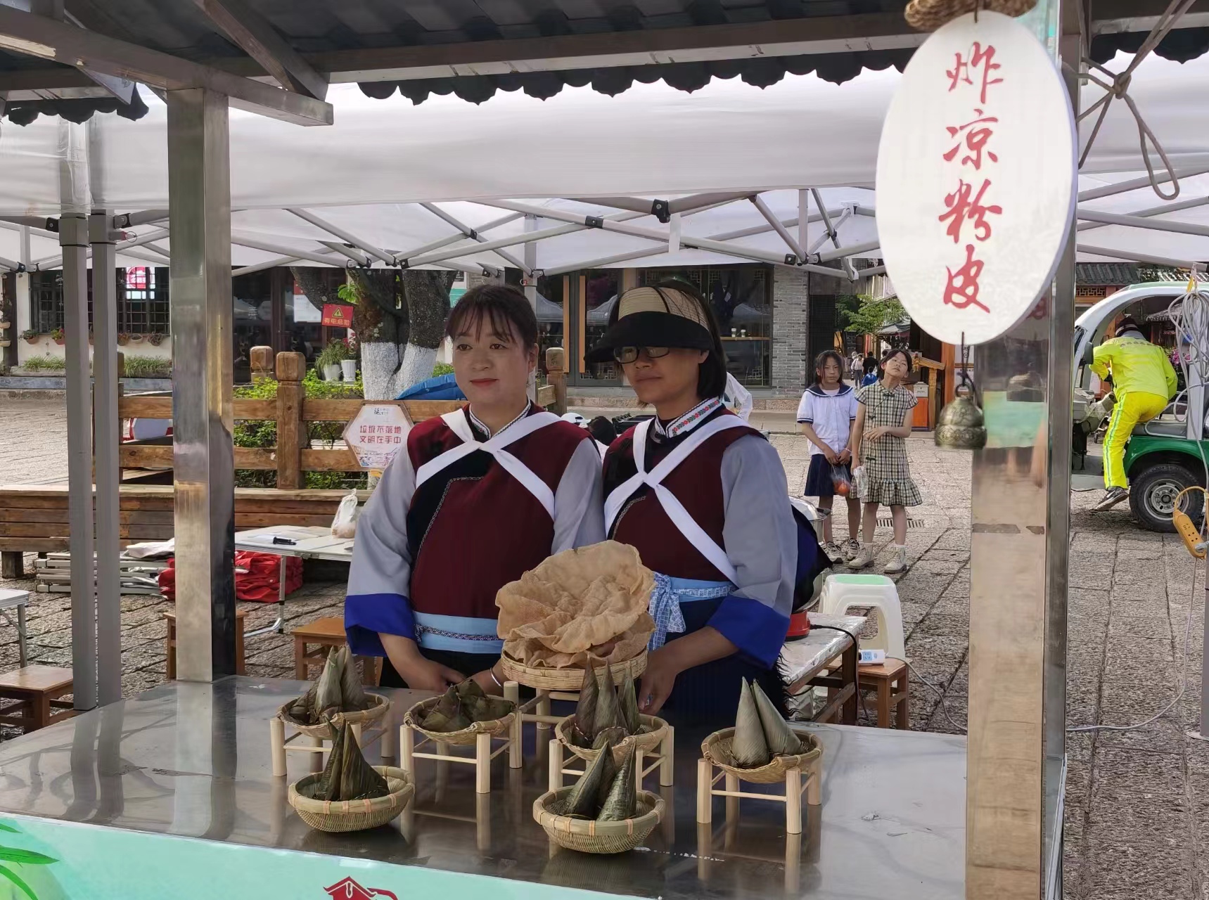 一起来包粽子吧 “和美古城大研篇·浓情端午” 文化系列活动在丽江古城举办4.jpg