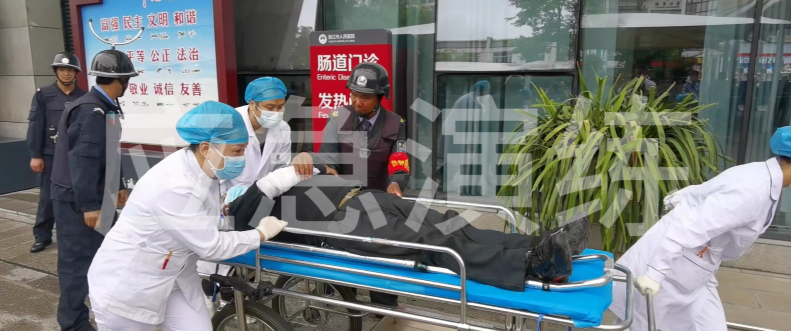 丽江市人民医院开展 2024 年反恐防暴模拟演练5.png