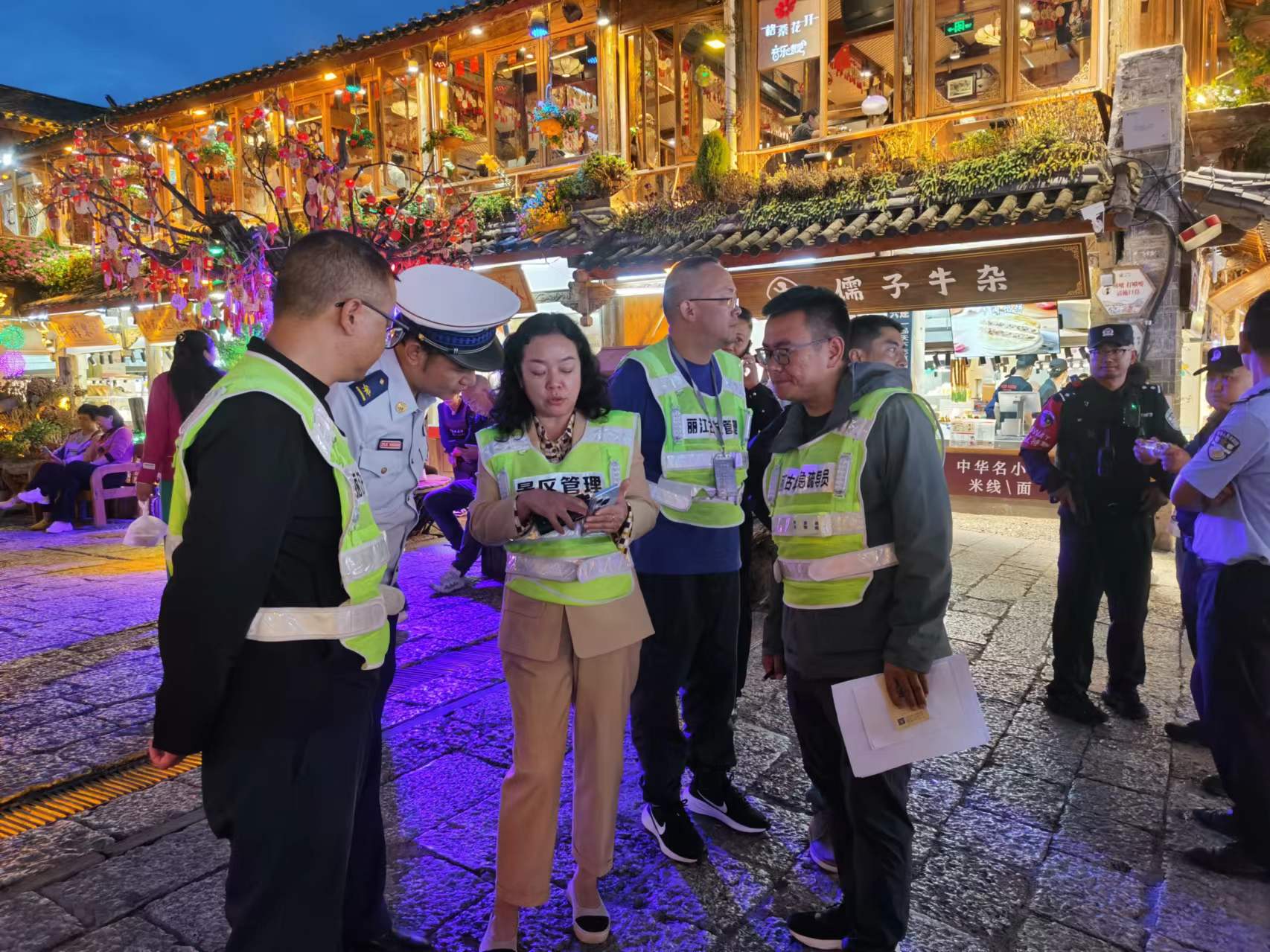 丽江古城景区开展2024年暑期旅游高峰人流疏导演练5.jpg