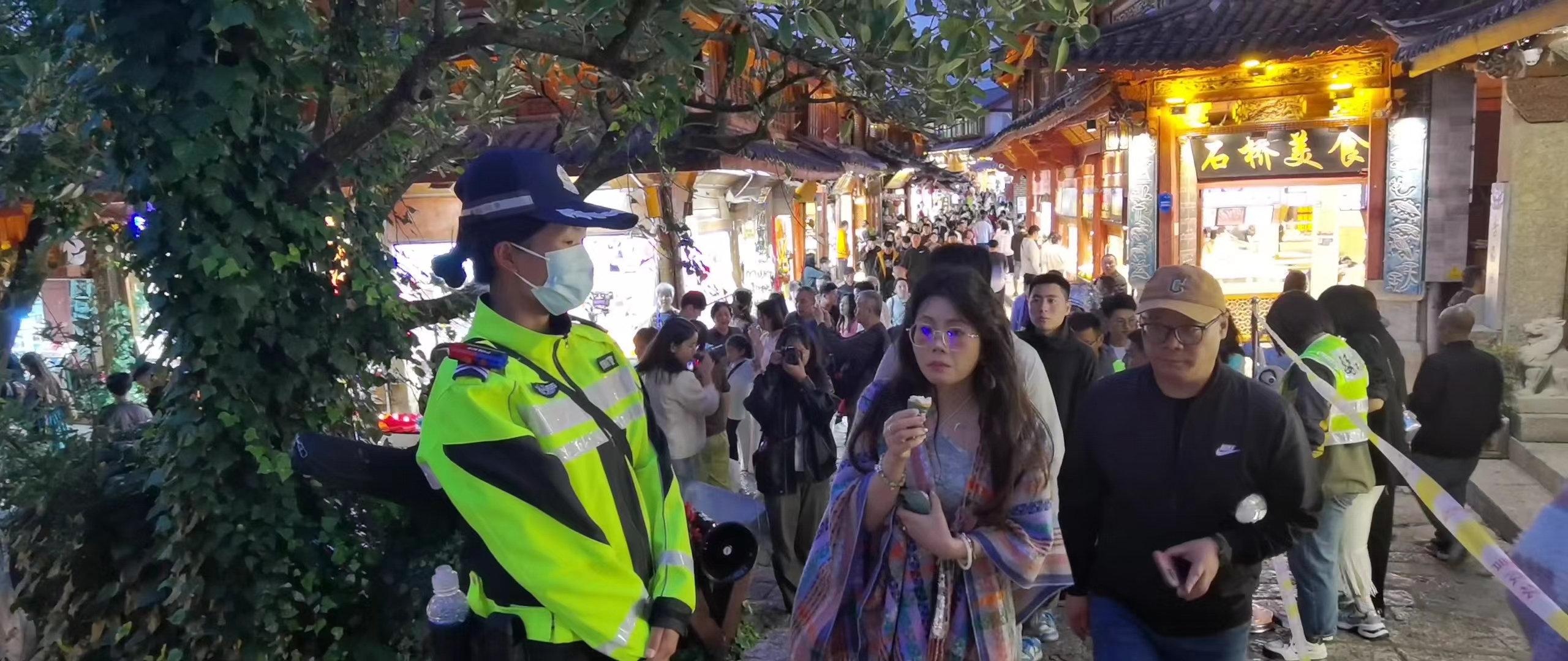 丽江古城景区开展2024年暑期旅游高峰人流疏导演练6.jpg