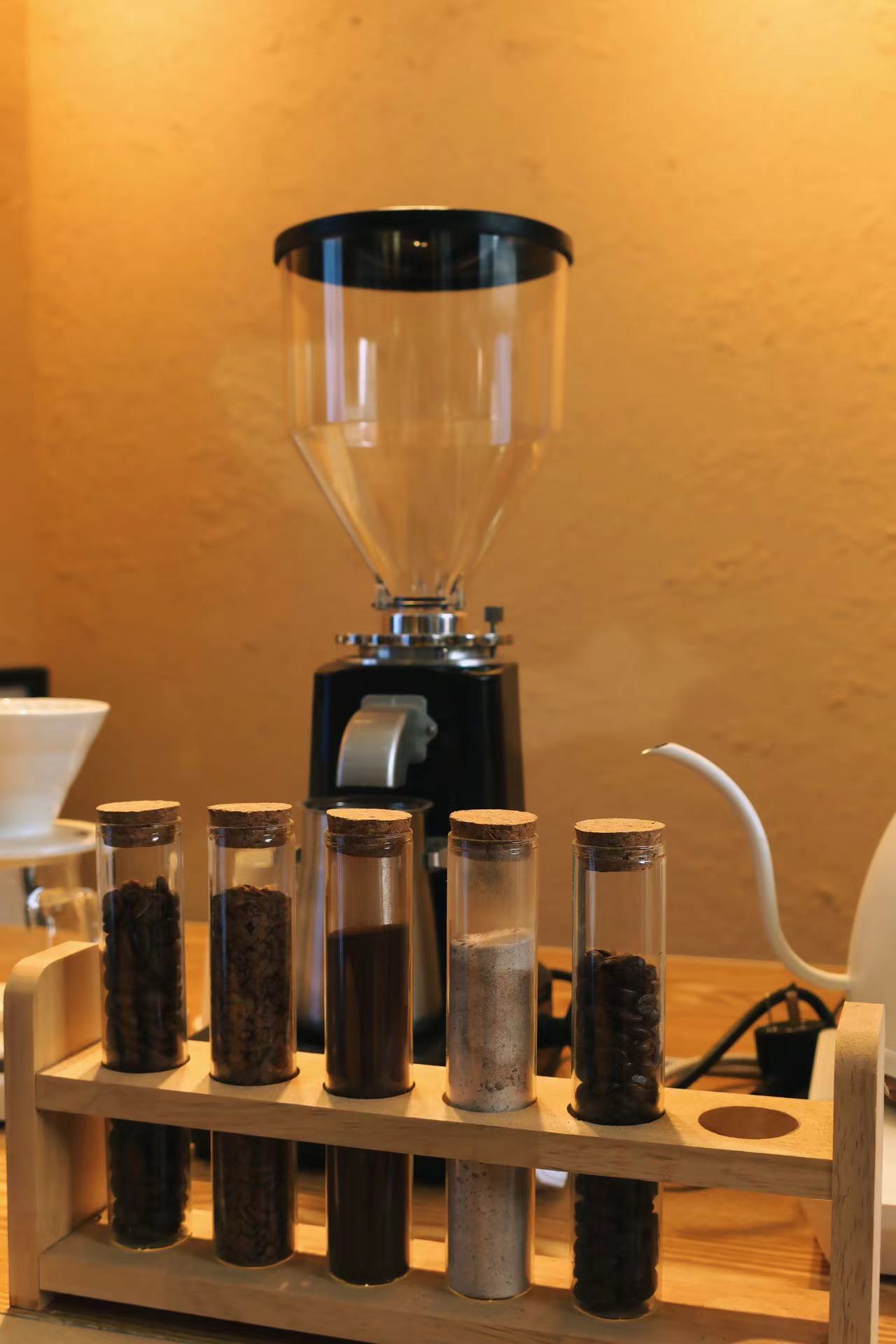 白沙古镇咖啡业态蓬勃发展 成为游客体验丽江慢生活的新宠 (5).jpg