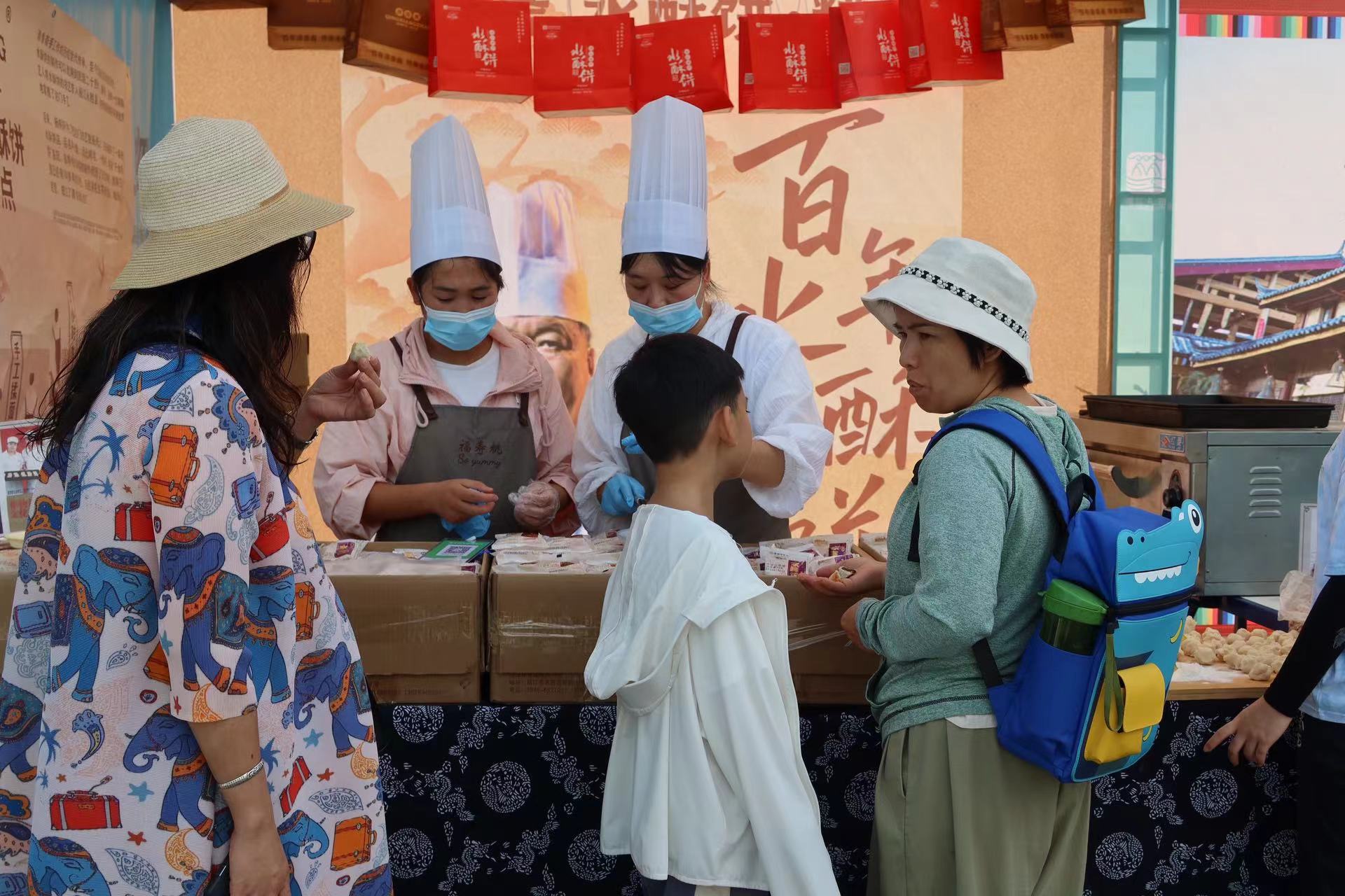 “丽江礼物”惊艳亮相  带走一份难忘的丽江记忆 (2).jpg