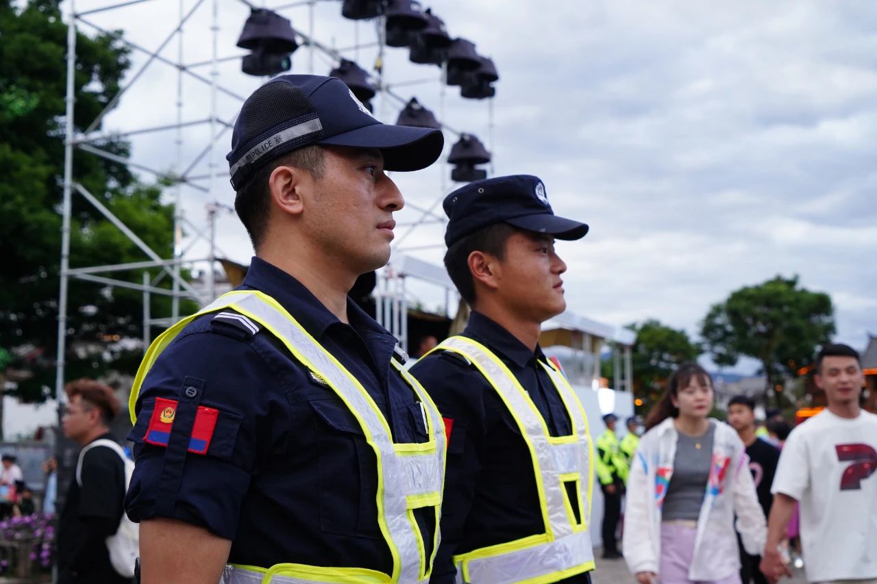 丽江公安开展第二次夏夜治安巡查宣防集中统一行动2.jpg