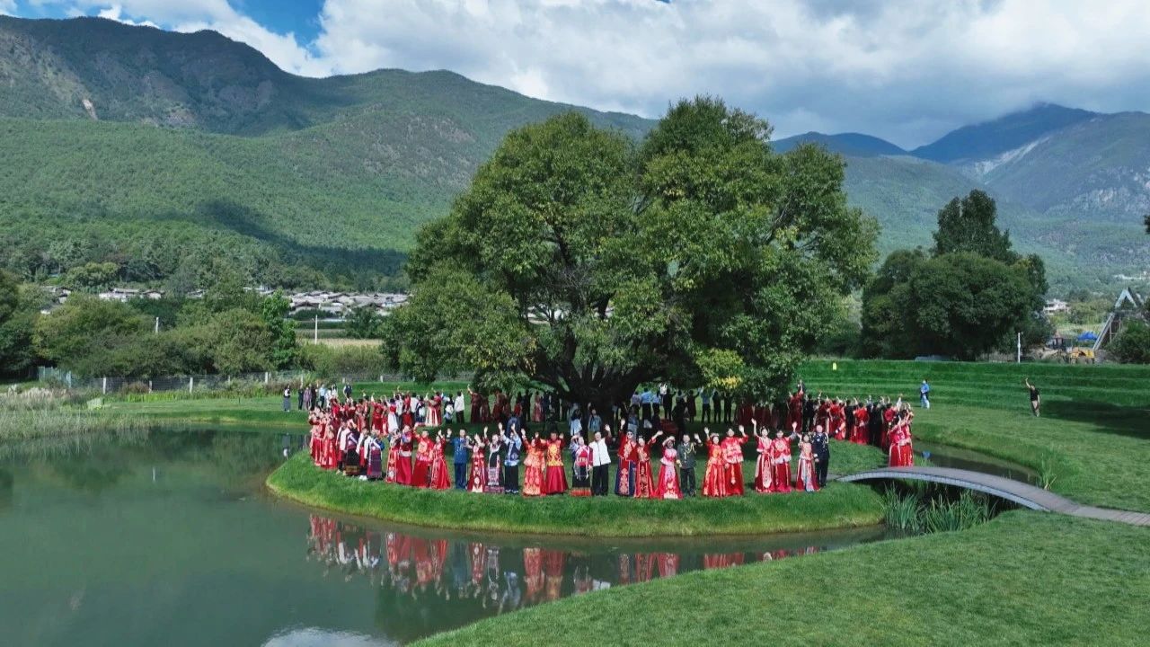 家国同庆，情定丽江：2024年全国万人集体婚礼共绘幸福画卷07.jpg