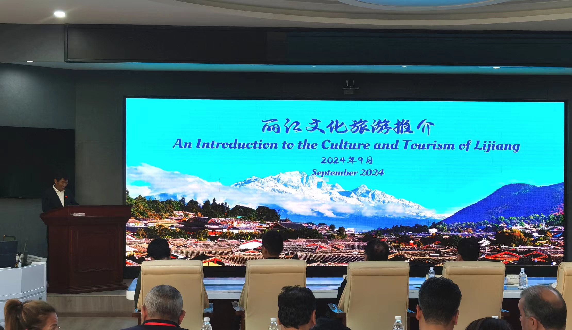 丝路联盟嘉宾赴丽踩线考察 共绘丝绸之路文旅新篇章 (2).jpg