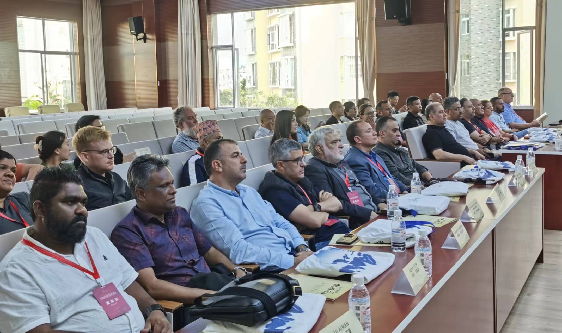 丝路联盟嘉宾赴丽踩线考察 共绘丝绸之路文旅新篇章 (3).jpg