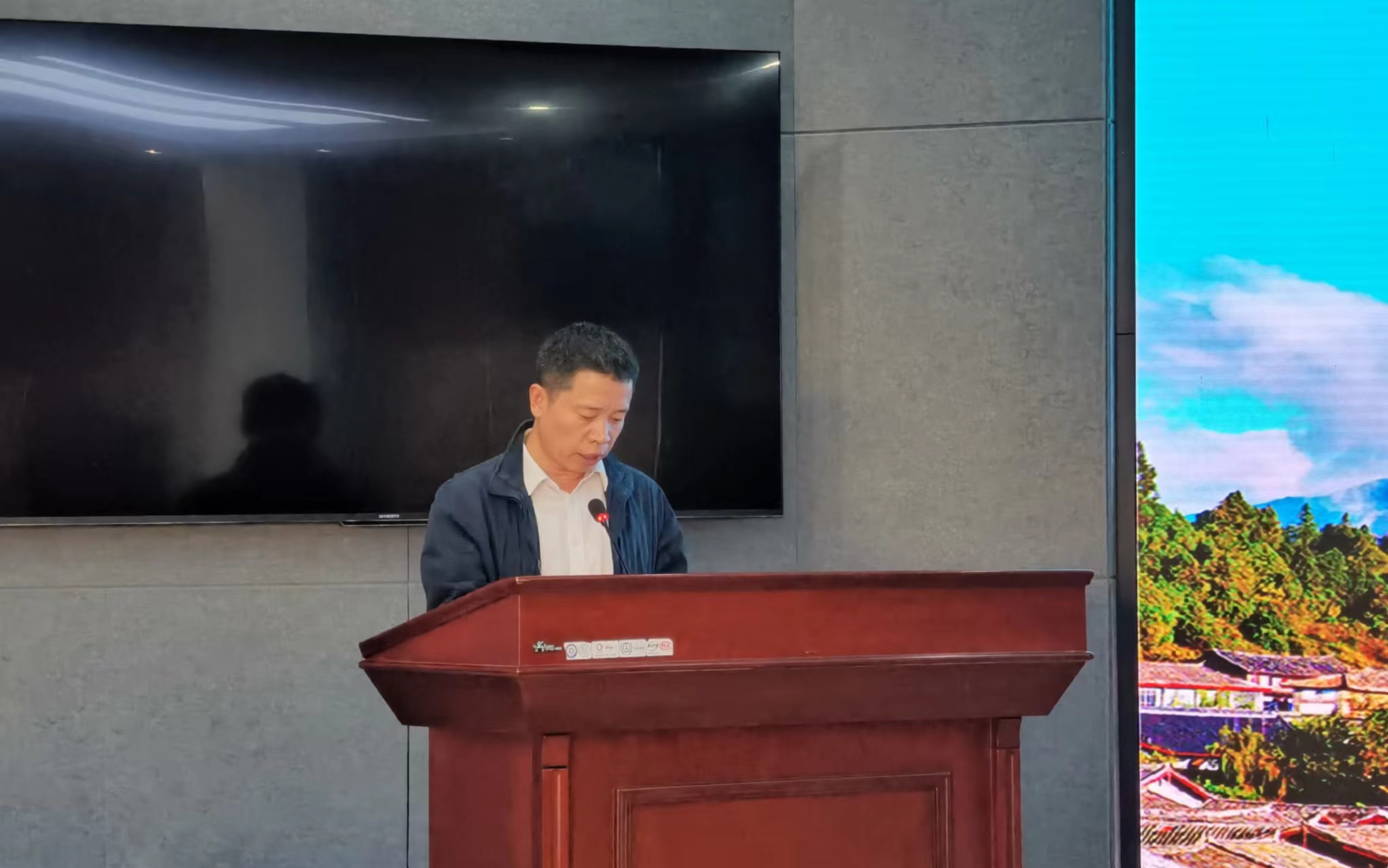 丝路联盟嘉宾赴丽踩线考察 共绘丝绸之路文旅新篇章 (4).jpg