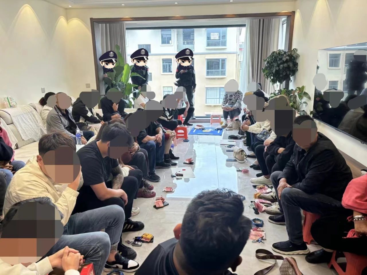 28人聚众赌博 被一锅端 1.jpg