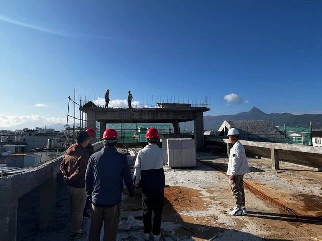 金甲社区深入开展“两违”整治工作 对3处“两违”进行整改1.jpg