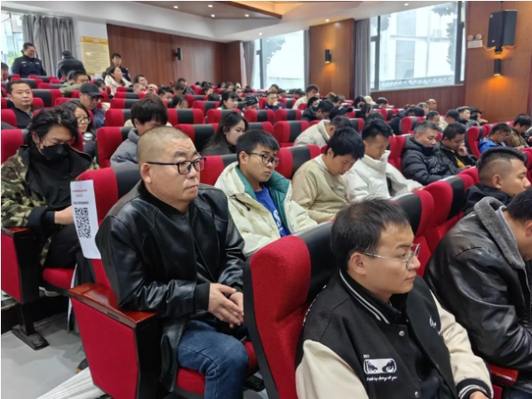 每天300余人集体“充电” 提升服务质量，留住游客心02.png