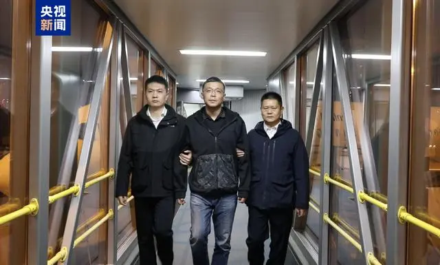 在境外主动投案 北京粮食集团原副总经理姜鹏举被遣返回国1.png