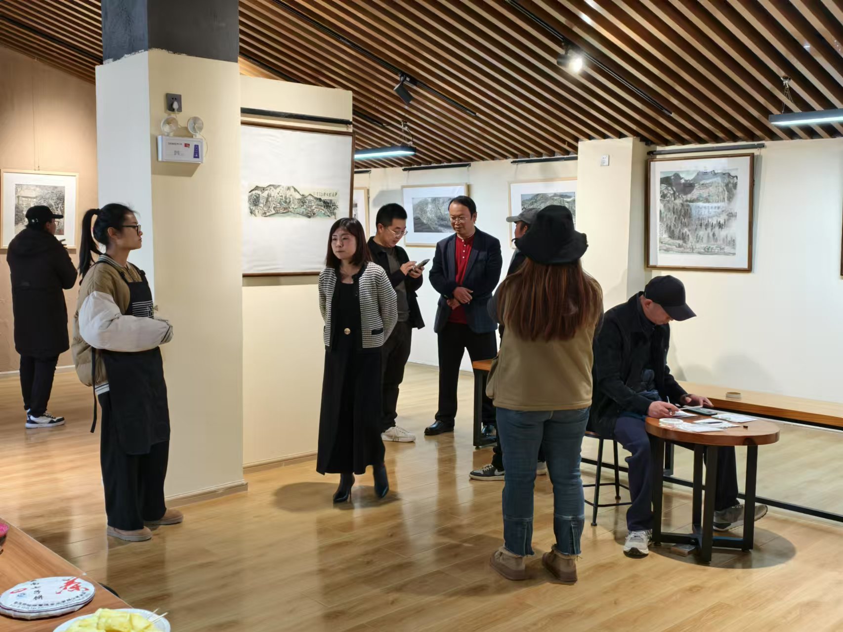 “一书一画一世界”新春画展开幕 (4).jpg