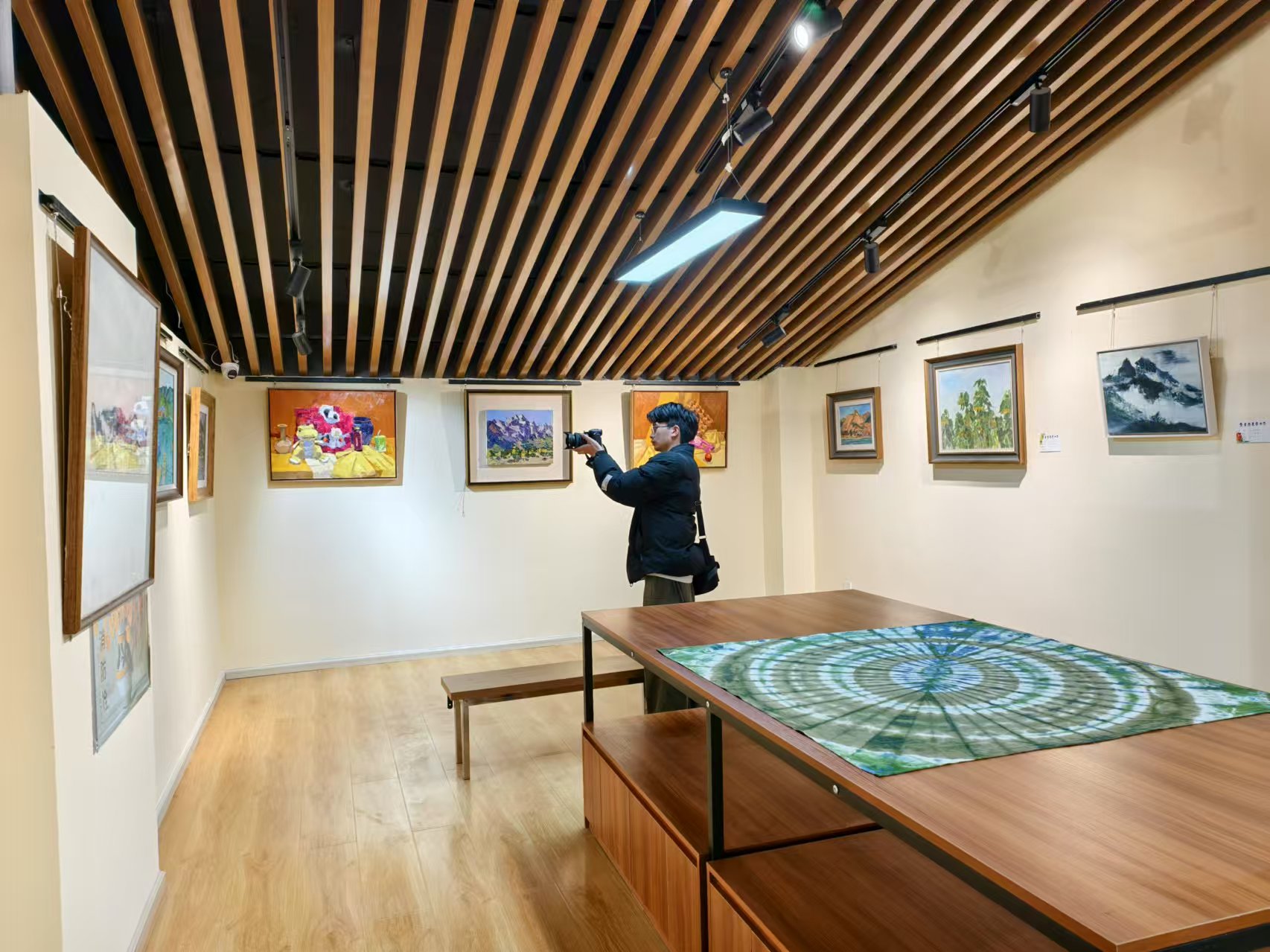 “一书一画一世界”新春画展开幕 (5).jpg