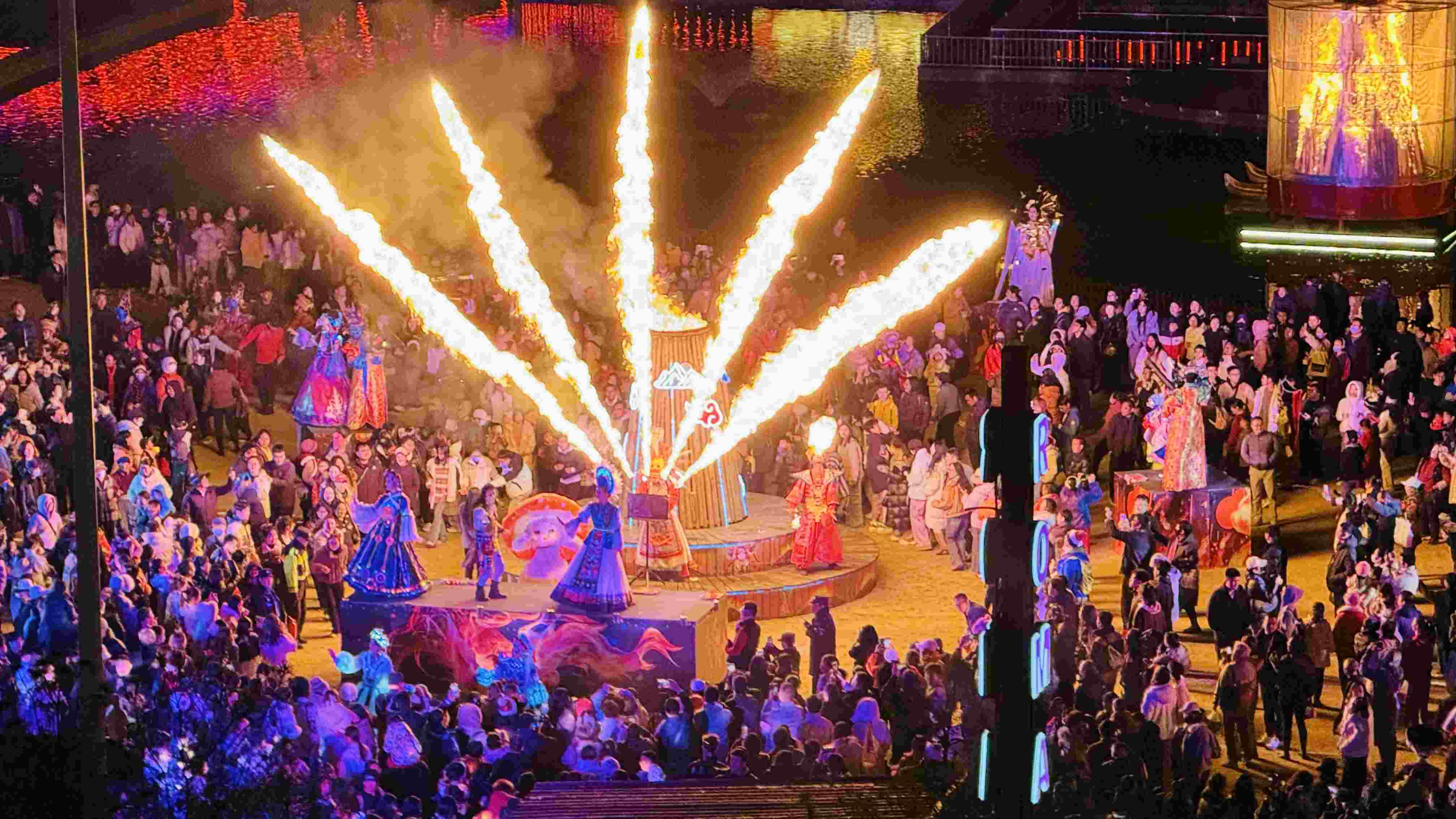 民族风情盛宴！丽江千古情景区“狂欢中国年”燃爆登场1.jpeg