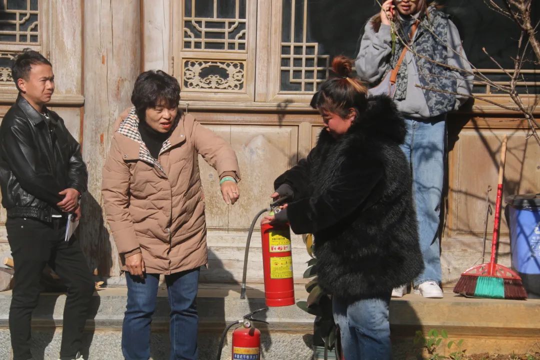 丽江古城开展直管公房用电安全及消防安全培训2.jpg