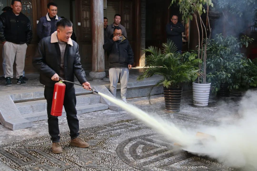 丽江古城开展直管公房用电安全及消防安全培训3.jpg
