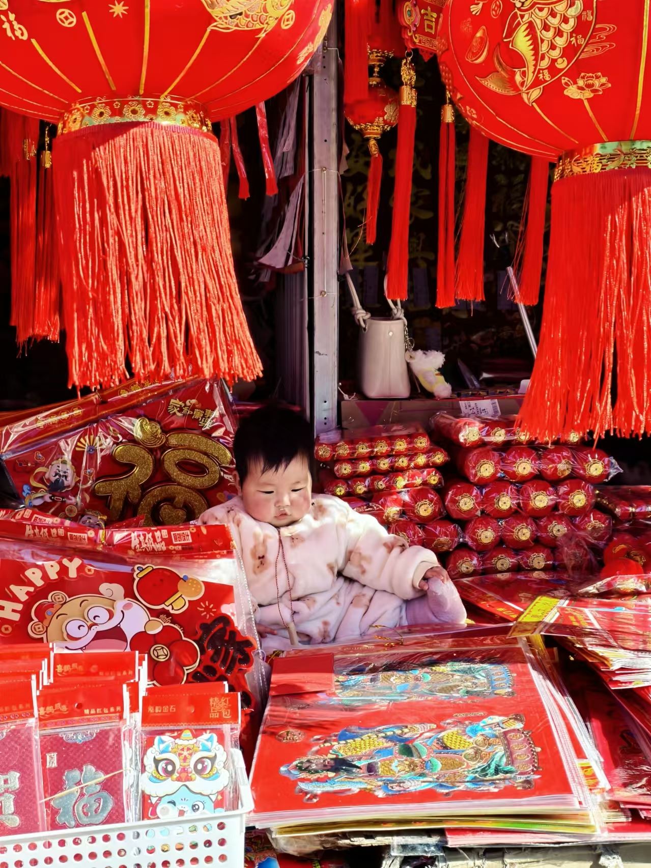 忠义市场年味浓 市民热购年货欢欢喜喜迎新春 (7).jpg