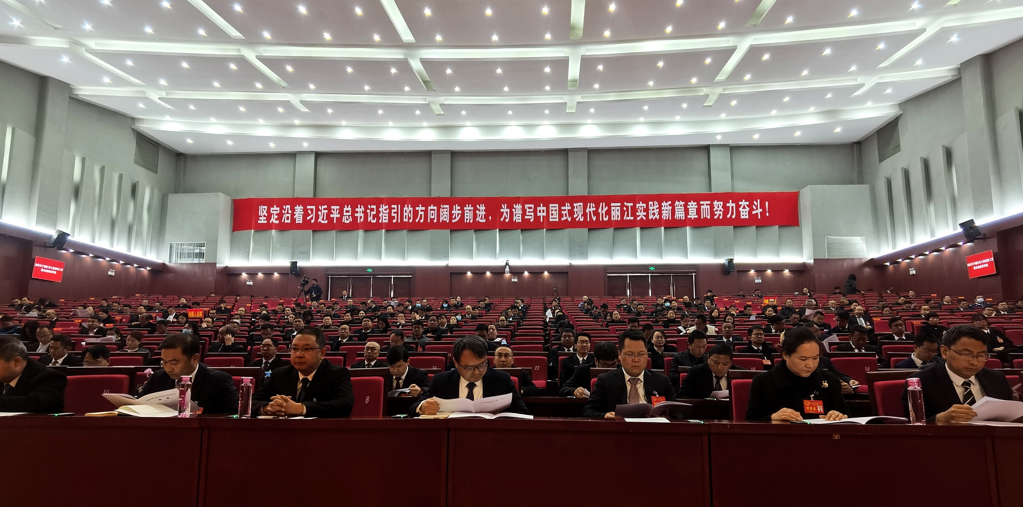 市五届人大五次会议胜利闭幕 杨大赟当选市人大常委会主任3.jpg