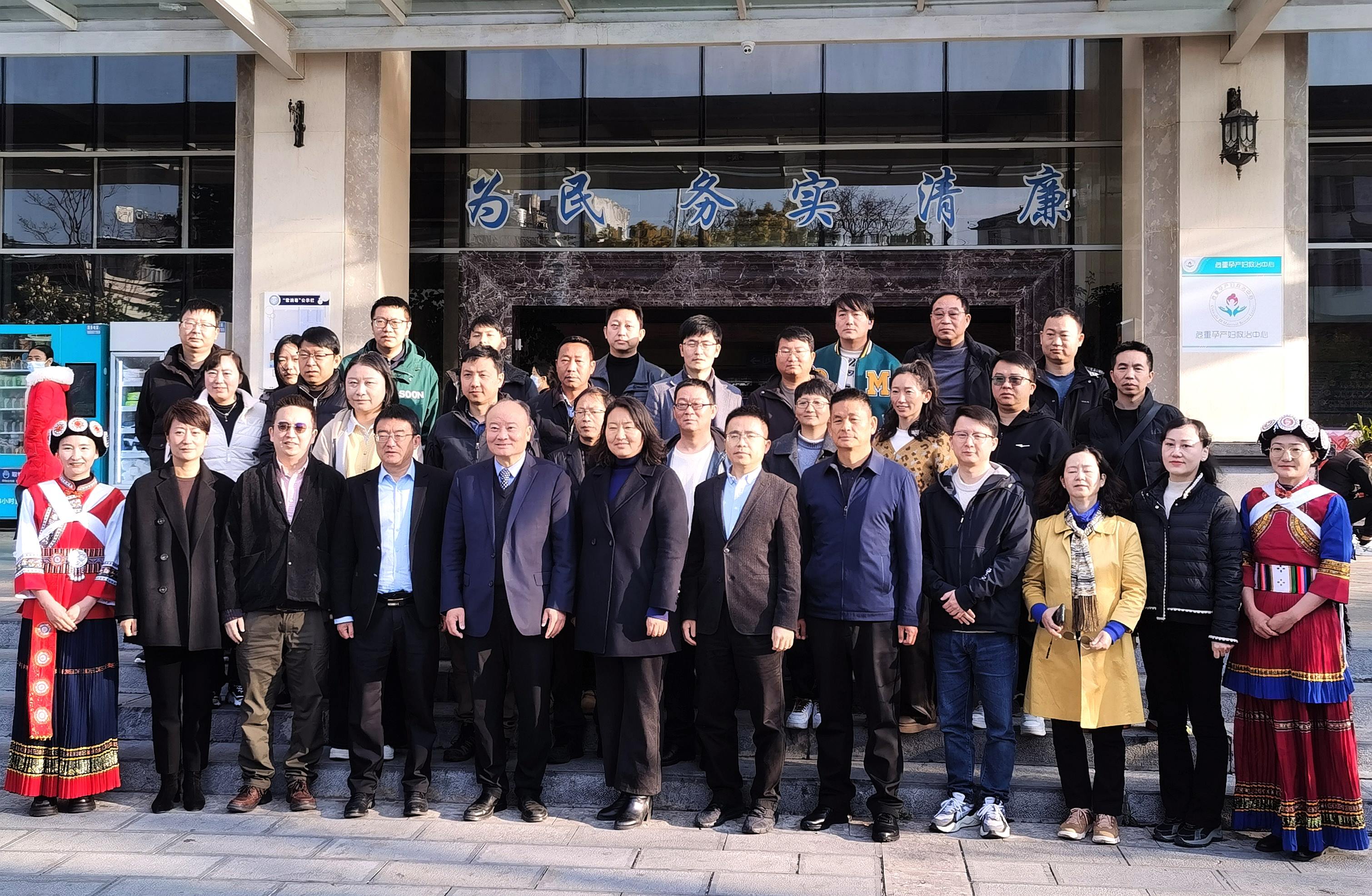 “银发”领航 专家入驻，丽江市人民医院泌尿外科医疗质控中心成立5.jpg