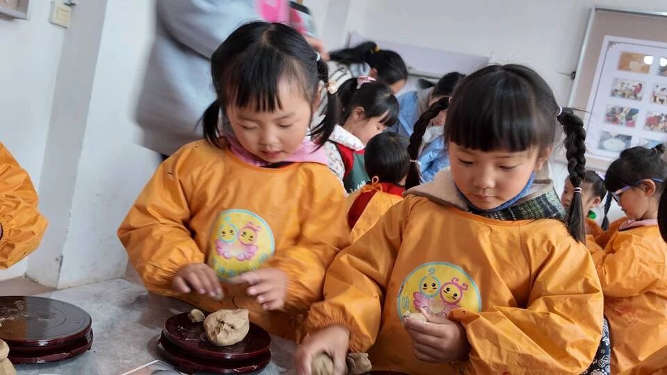 瓦猫工坊里的童趣，丽江研学 “泥” 好精彩2.jpg