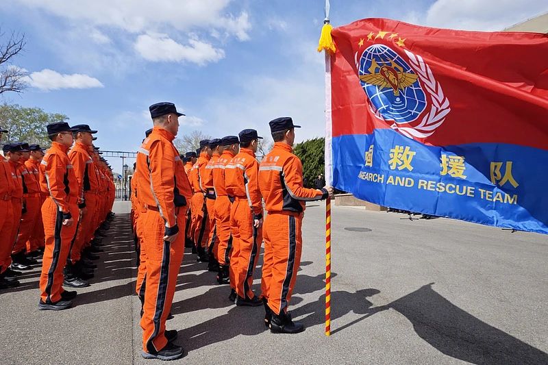 中国救援队紧急驰援缅甸 彰显大国担当与人间温情1.jpg