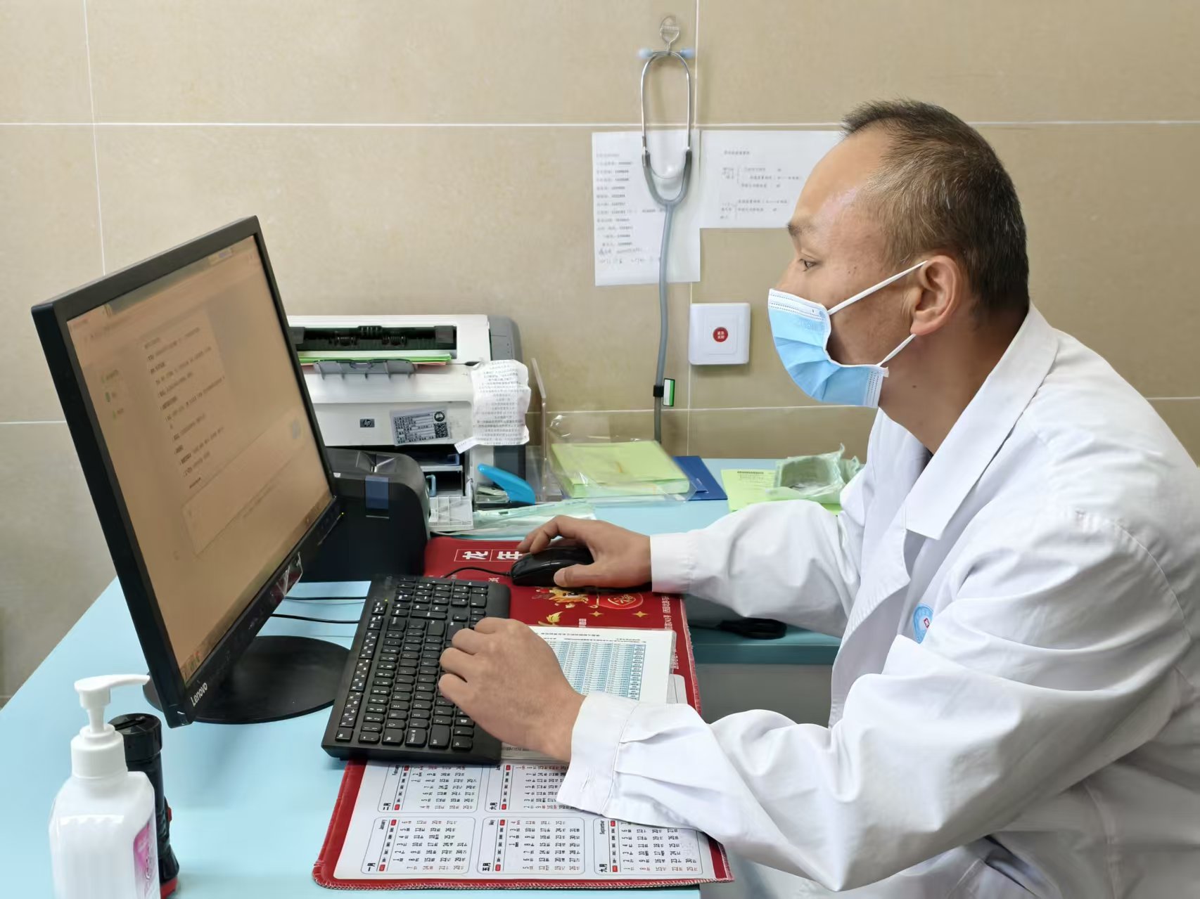 看病方式要变天！560G医学知识喂出来的AI医生入驻丽江市人民医院 (3).jpg