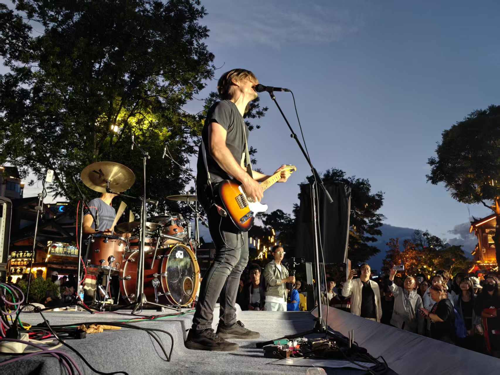 德国顶流乐队空降丽江！昨晚玉河广场彻底沸腾了！2.jpeg