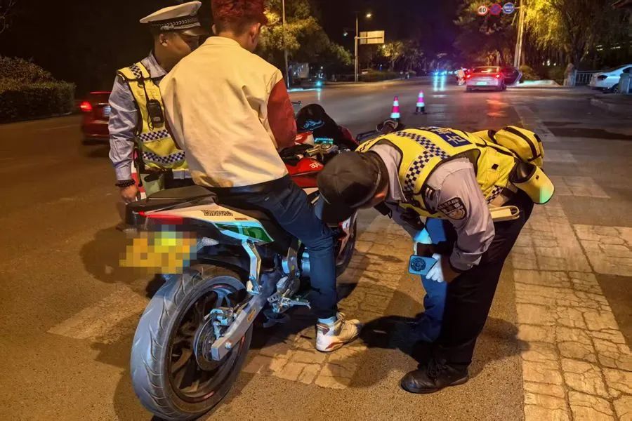 丽江严打 “飙车炸街” 让道路回归宁静与安全2.jpg