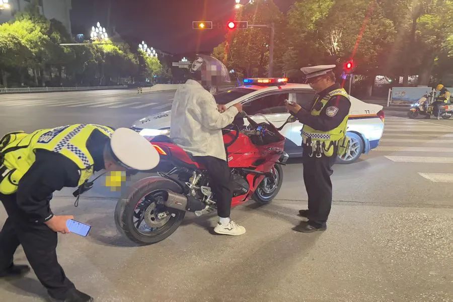 丽江严打 “飙车炸街” 让道路回归宁静与安全5.jpg