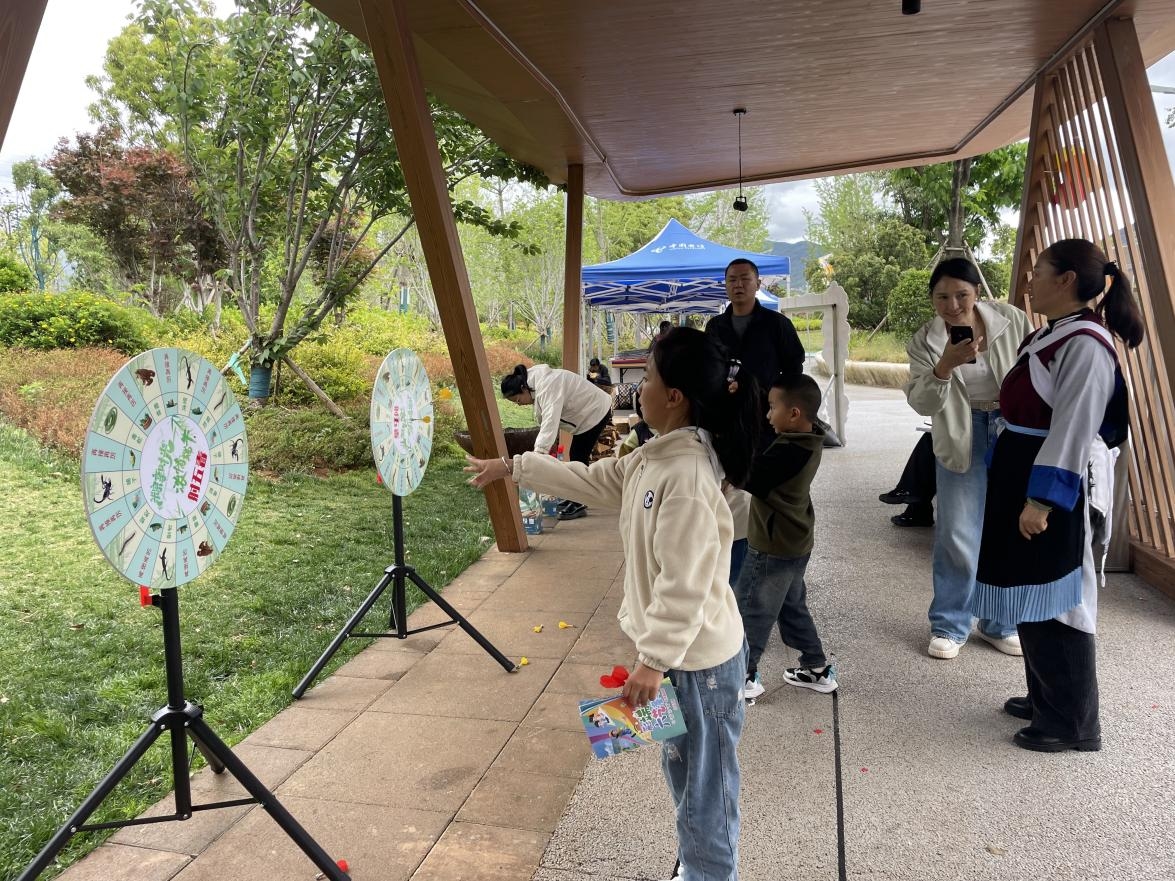 双节同庆！中济海公园“五彩端午 六艺童年”乐翻大小朋友5.jpg