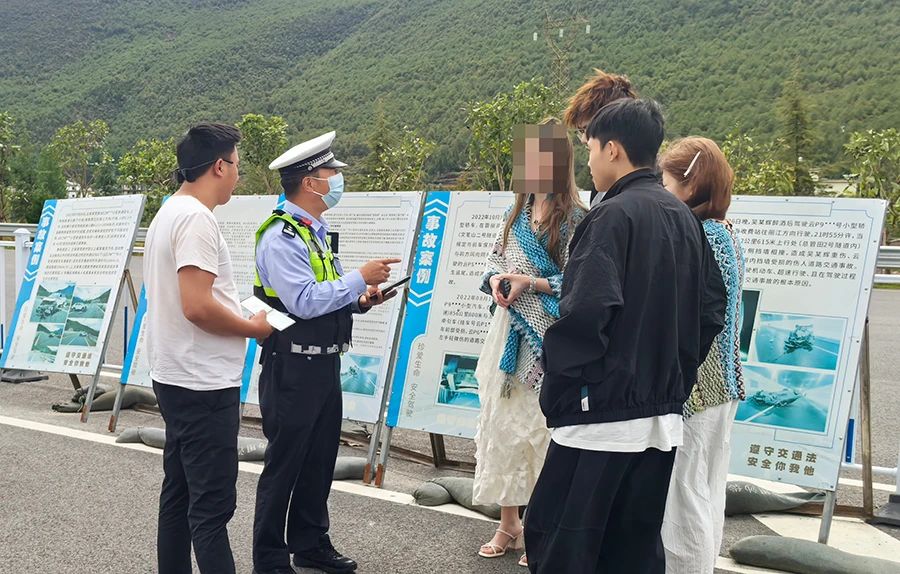 与“粽”不同的坚守：丽江交警守护平安“不打烊”4.jpg