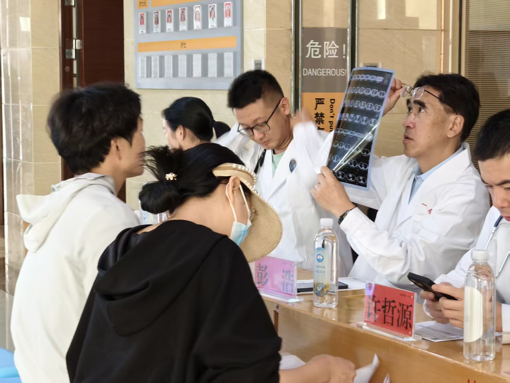 “彭浩专家团队工作站”落地丽江市人民医院，助力心胸外科发展 (2).jpg