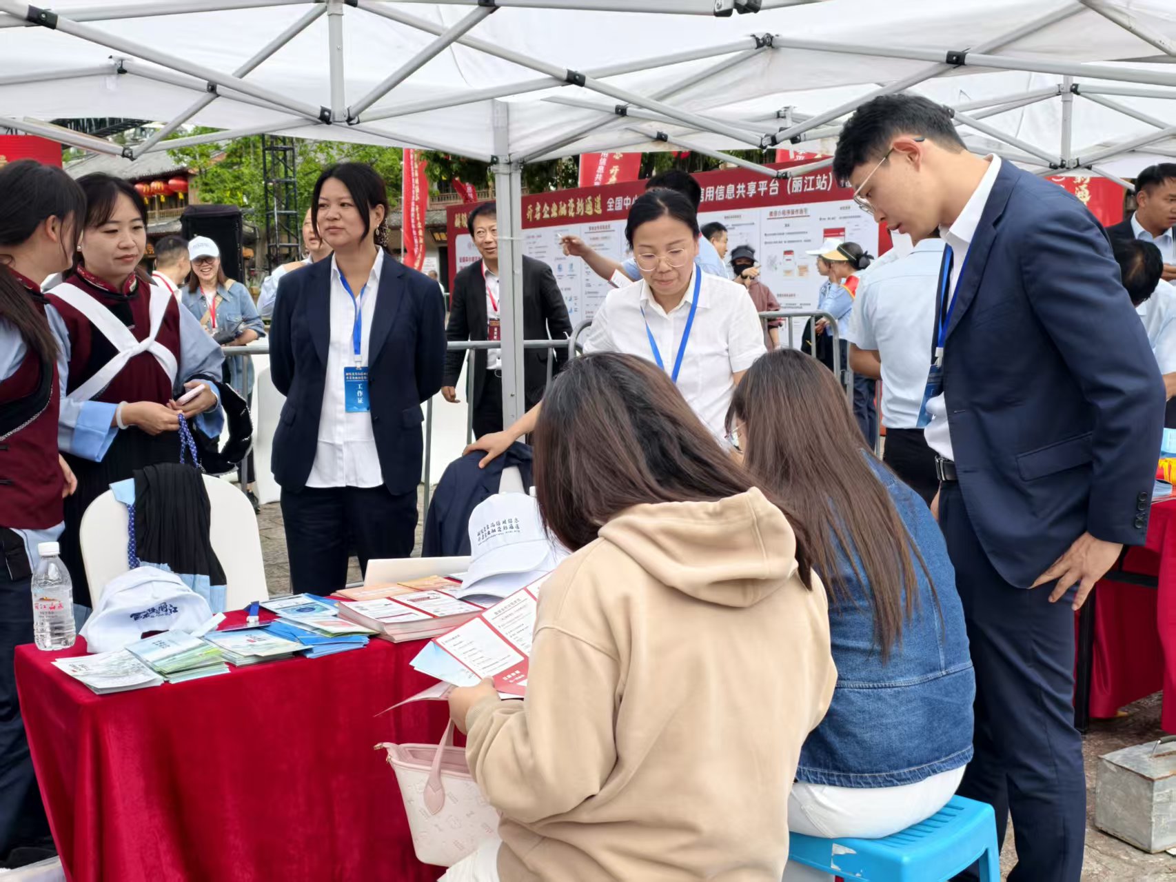 企业融资“活水”到  全国中小微企业资金流信用信息共享平台（丽江站）推介会圆满举行 (3).jpg